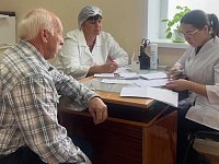 Жители села Первомайское прошли комплексное обследование у ведущих врачей области