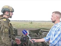 Двадцатилетний участник СВО оттачивает навыки стрельбы на полигоне