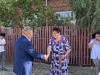 Панков с жителями следит за качеством ремонта дорог в Красноармейске