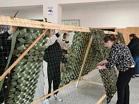В единстве - наша сила: как в поселке Каменский помогают фронту