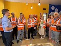 Участники региональной программы "Наши герои" познакомились с производственным процессом на швейной фабрике