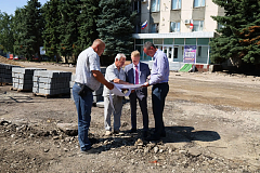 В Красноармейске обсудили ход работ на площади Победы