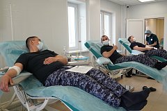 В Саратове сотрудники Росгвардии поддержали Всероссийскую донорскую акцию "От сердца к сердцу"