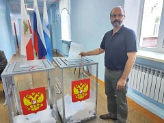  Артист, скульптор и художник рассказали, зачем пришли на избирательные участки